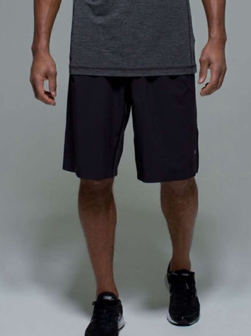 Lululemon men’s assert short in black size small 10”